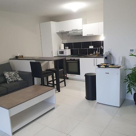 Appartement A Floirac Avec 2 Chambres, Un Parking Prive, Une Terrasse, A 5 Minutes En Voiture De L'Arkea Arena De Bordeaux Luaran gambar