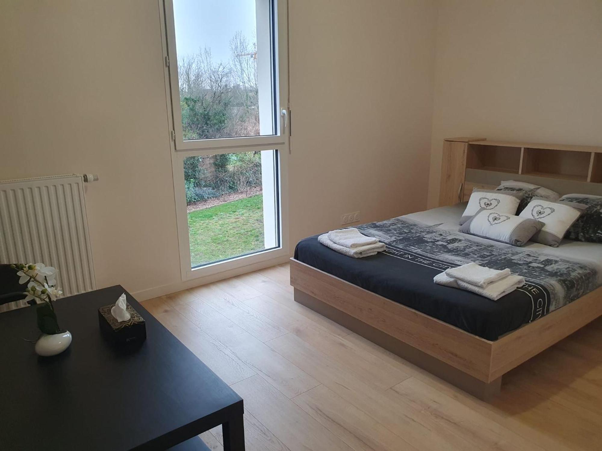 Appartement A Floirac Avec 2 Chambres, Un Parking Prive, Une Terrasse, A 5 Minutes En Voiture De L'Arkea Arena De Bordeaux Luaran gambar