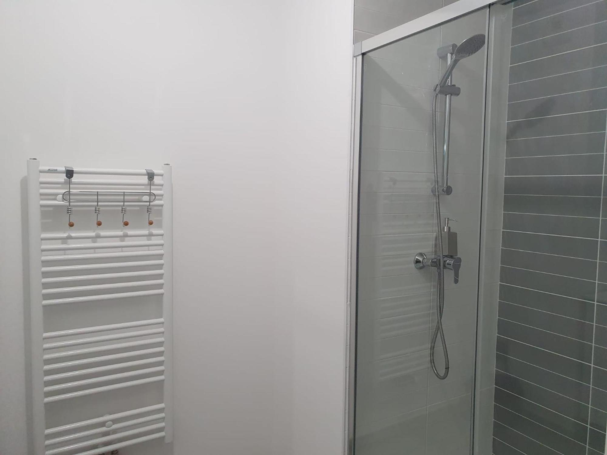 Appartement A Floirac Avec 2 Chambres, Un Parking Prive, Une Terrasse, A 5 Minutes En Voiture De L'Arkea Arena De Bordeaux Luaran gambar