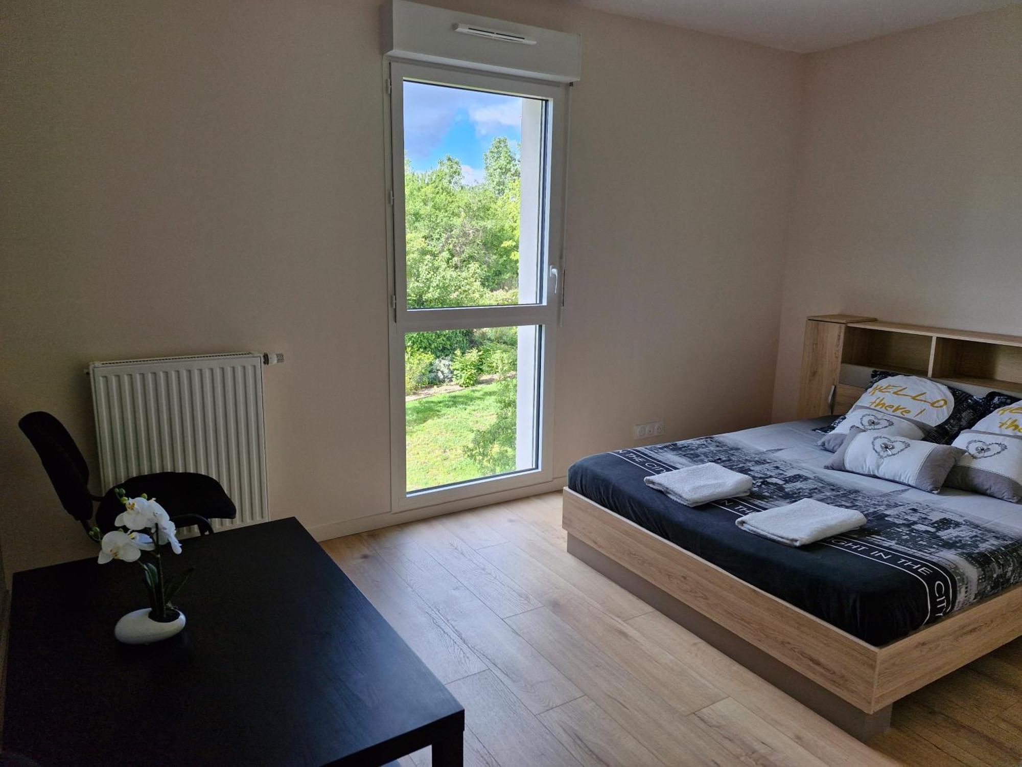 Appartement A Floirac Avec 2 Chambres, Un Parking Prive, Une Terrasse, A 5 Minutes En Voiture De L'Arkea Arena De Bordeaux Luaran gambar